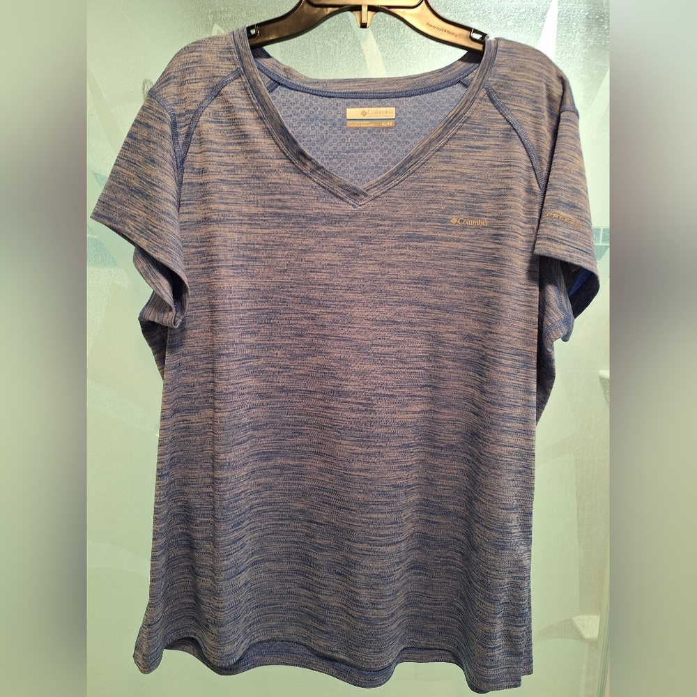 Womens Columbia Heathered Light Blue V-Neck Short Sleeve Tee New